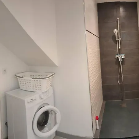 Rez De Neuf 6 Personnes, Jardin, Piscine ביגוגליה