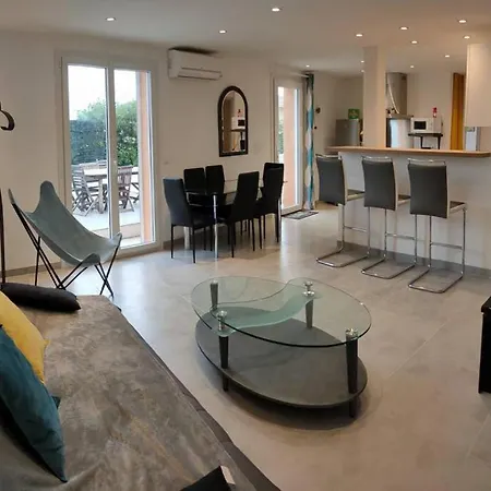 Rez De Neuf 6 Personnes, Jardin, Piscine