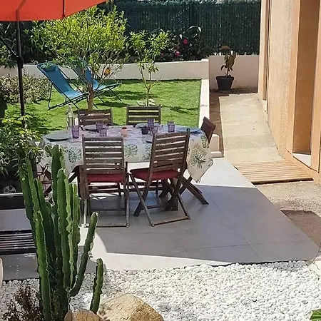 בית נופש Rez De Neuf 6 Personnes, Jardin, Piscine