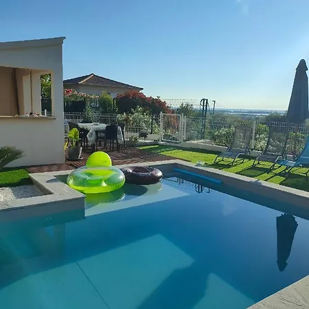 Dom wakacyjny Rez De Neuf 6 Personnes, Jardin, Piscine Biguglia (Corsica)